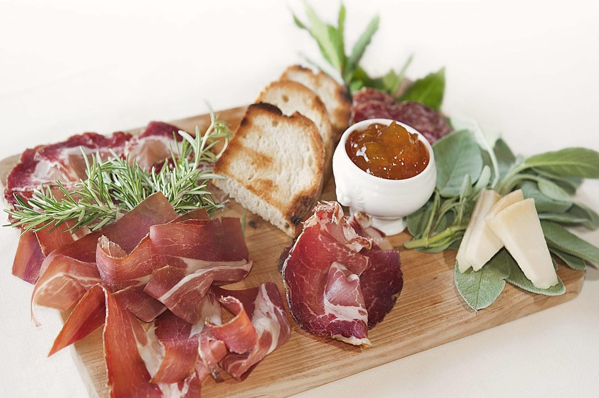 Borgo San Faustino Country Relais And Spa Morrano Bagian luar foto